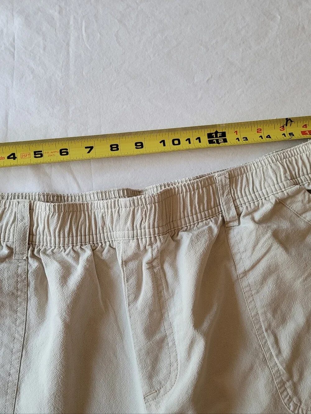 Gloria Vanderbilt Pair of Elastic Waist Capri Pants in White and Khaki Size XL - Picture 9 of 10